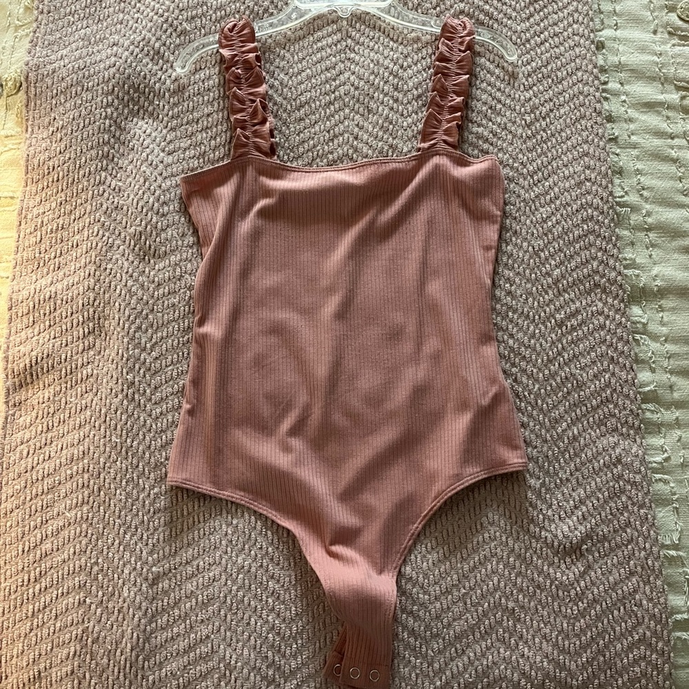 Ruffle Sleeve Ribbed Bodysuit
